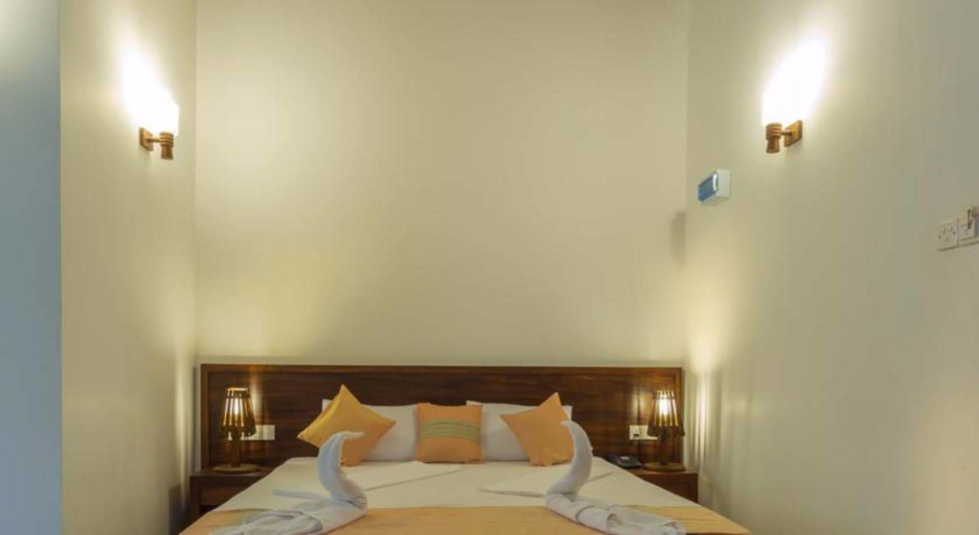 Hotel Chenra Kataragama Kültér fotó