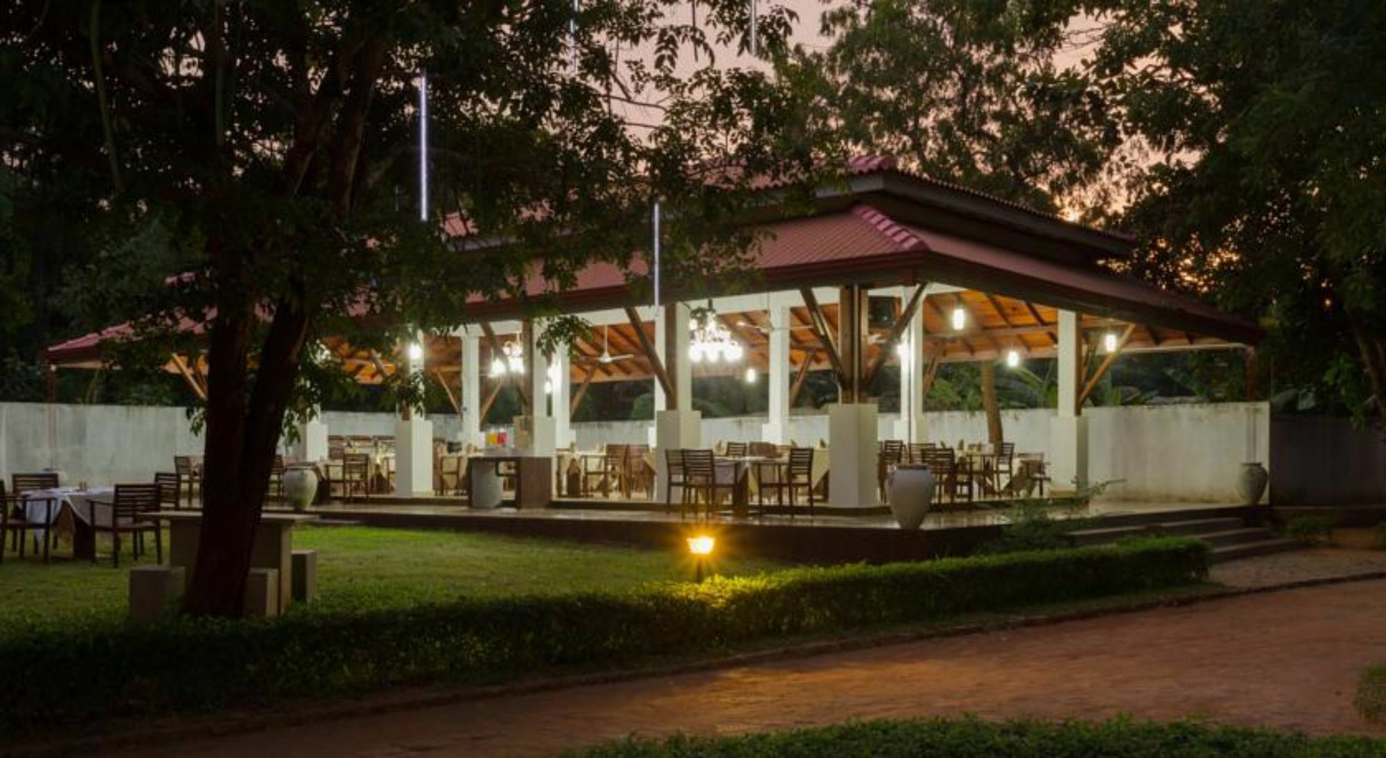 Hotel Chenra Kataragama Kültér fotó
